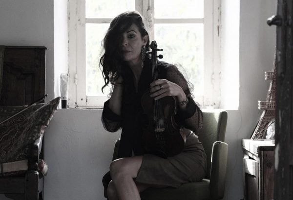 Η διεθνώς αναγνωρισμένη βιολονίστρια Μαρία Μανουσάκη στο Half Note Jazz Club