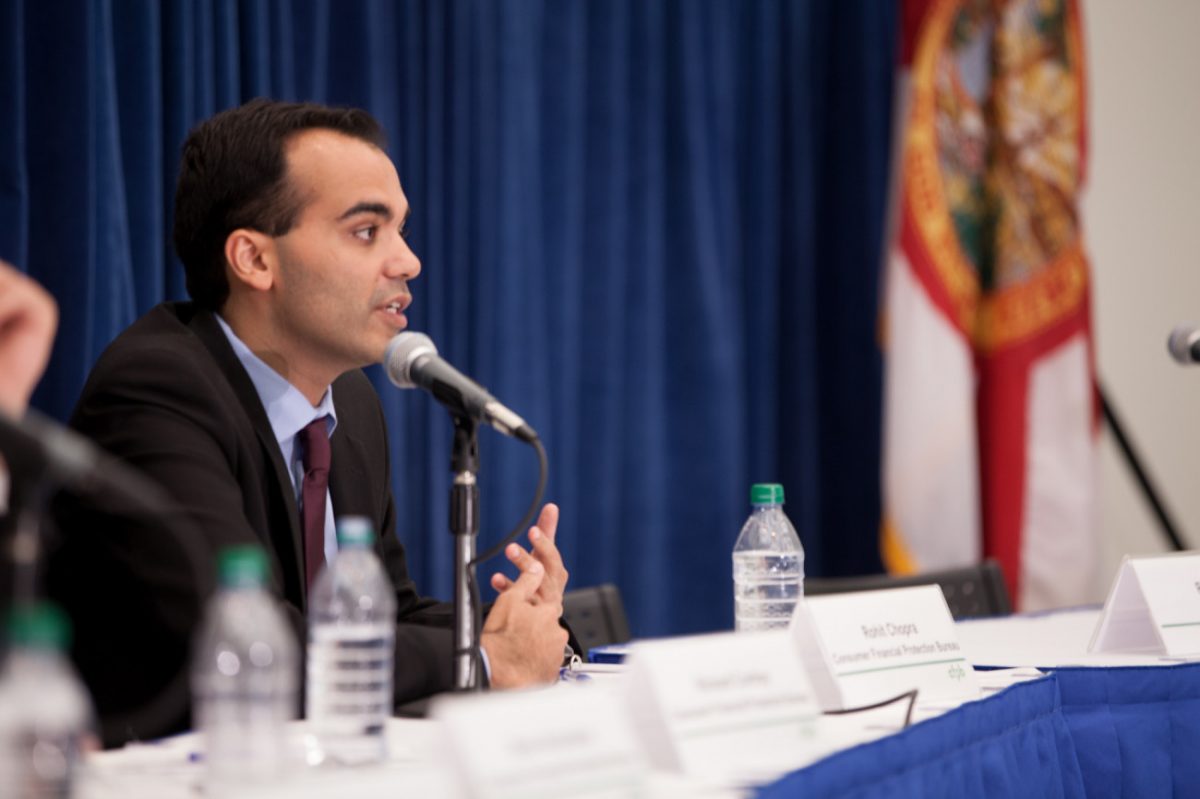 Τραμπ: Καρατόμησε τον διευθυντή του Γραφείου Οικονομικής Προστασίας των Καταναλωτών