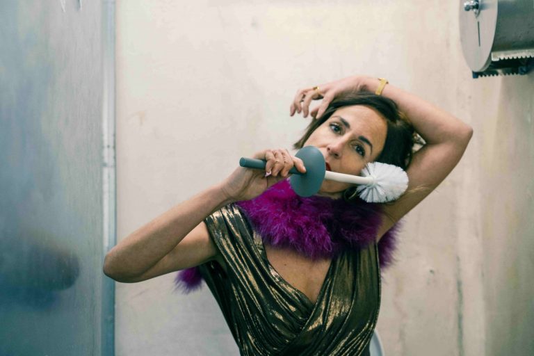 «Pigalle» (Πιγκάλ): Η νέα μαύρη κωμωδία του Γιάννη Κεντρωτά στο Θέατρο Olvio