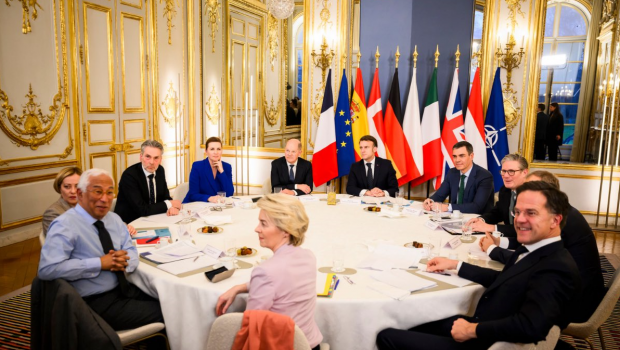 Αυλαία στη Σύνοδο Μακρόν στο Παρίσι – Διαφωνίες για ευρωπαϊκά στρατεύματα και αιχμηρές δηλώσεις