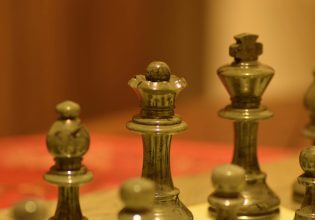 Ναρκισσισμός: Πώς εκφράζεται σε γυναίκες που έχουν θέσεις εξουσίας;