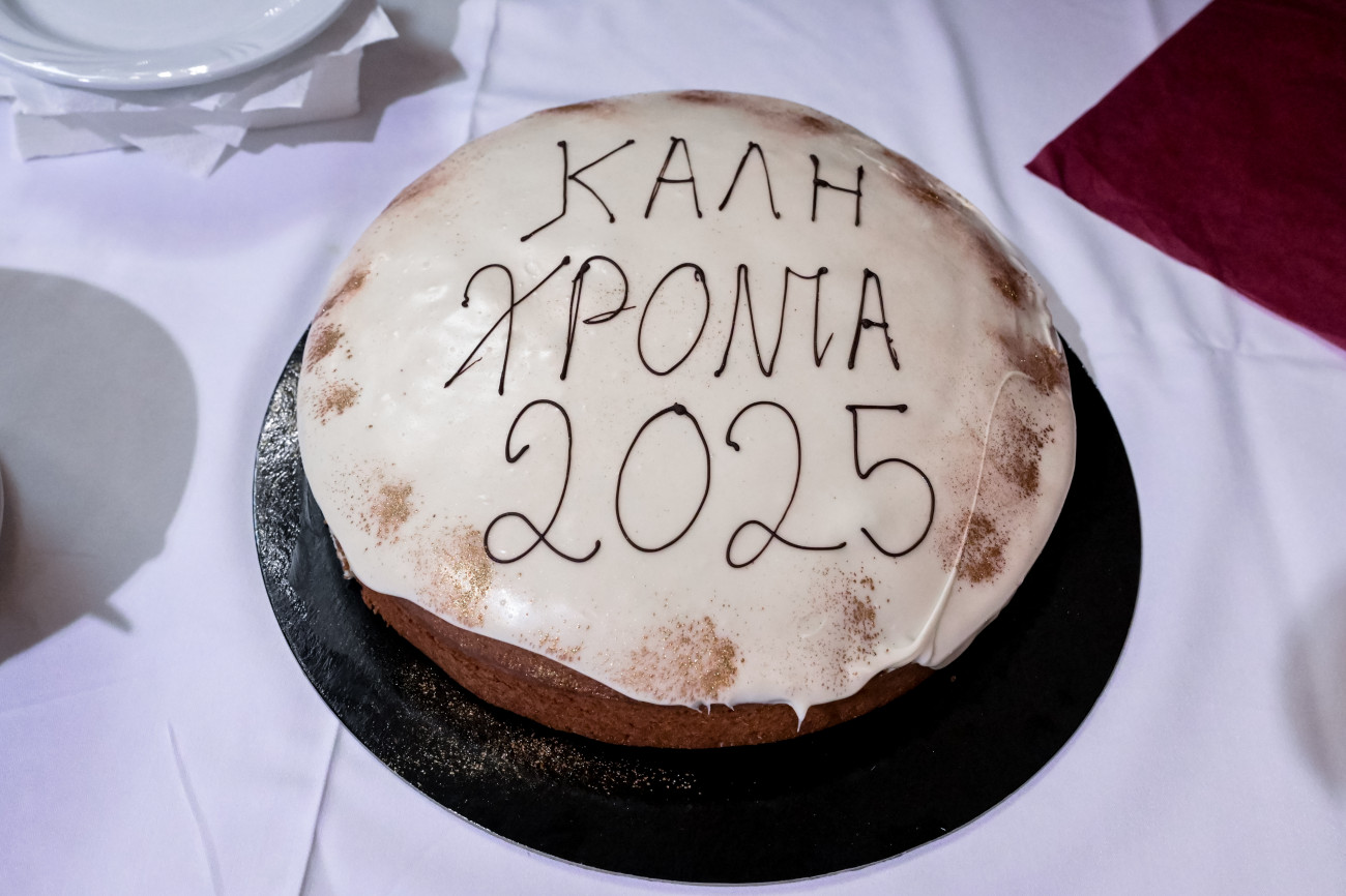 Βουλή: Το κυνήγι του σταυρού και της… βασιλόπιτας