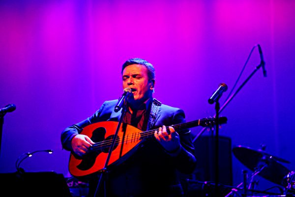 «Όχι βρε αγόρι μου»: Σπανουδάκης, Αλεξίου, Νταλάρας, Νικολόπουλος και άλλοι αποχαιρετούν τον Μανώλη Λιδάκη