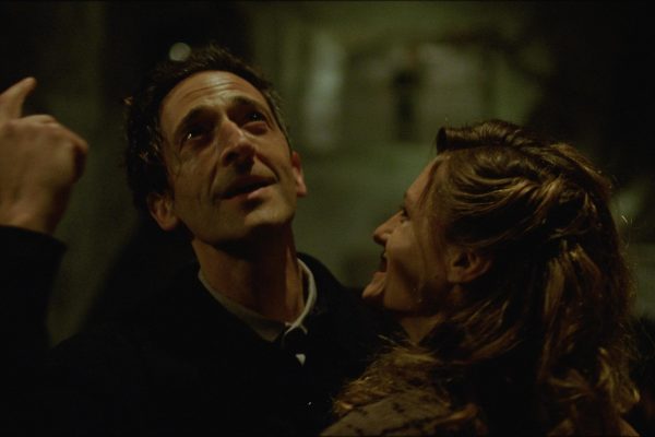 «Η υπόθεση έχει πάρει υπερβολική έκταση»: Ο Μπρέιντι Κόρμπετ απαντά στις αντιδράσεις για τη χρήση Α.Ι. στο «The Brutalist»