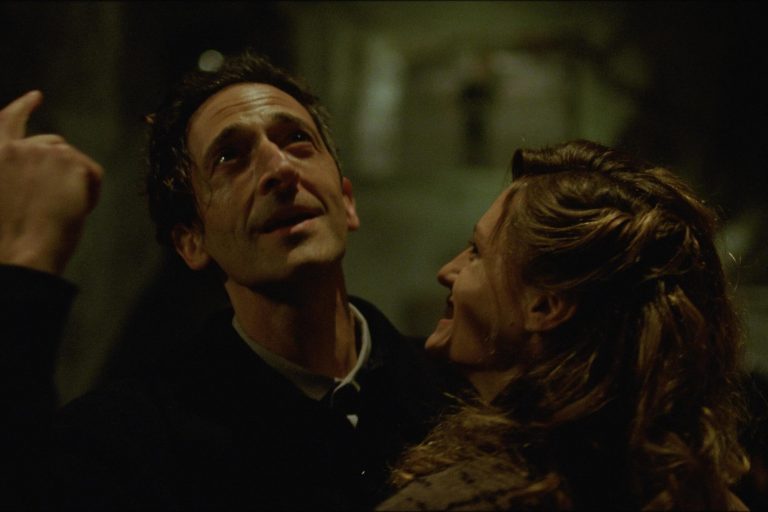 «Η υπόθεση έχει πάρει υπερβολική έκταση»: Ο Μπρέιντι Κόρμπετ απαντά στις αντιδράσεις για τη χρήση Α.Ι. στο «The Brutalist»