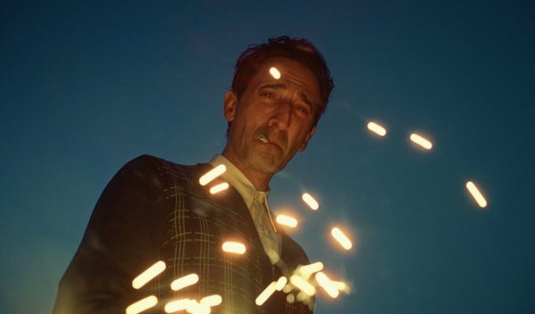 Νέες ταινίες: Όλα τα φώτα πάνω στο Οσκαρικό «The Brutalist»