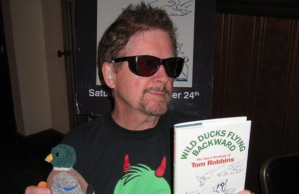 Οι καουμπόησες σίγουρα πια μελαγχολούν – Πέθανε ο συγγραφέας Τομ Ρόμπινς