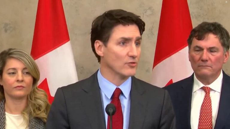 Τριντό: Ο Καναδάς ανακοινώνει αντίποινα – Δασμοί 25% σε προϊόντα αξίας 155 δισ. δολάριων