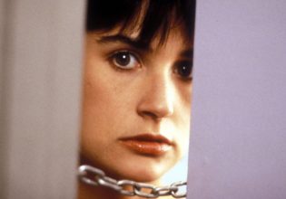 Αυτοκτονική και αλκοολική μάνα, κοκαΐνη, αηδία, ενοχή: Το κρυφό ημερολόγιο της Ντέμι Μουρ συγκλονίζει