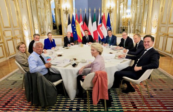 Ούρσουλα φον ντερ Λάιεν: «Η Ουκρανία αξίζει την ειρήνη δια της ισχύος»