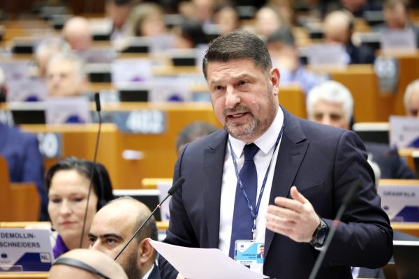 Α’ Αντιπρόεδρος της πολιτικής ομάδας του ΕΛΚ στην ευρωπαϊκή επιτροπή των περιφερειών εκλέχθηκε ο Νίκος Χαρδαλιάς