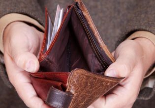 Στα «τάρταρα» της Ευρώπης οι μισθοί των Ελλήνων – Τι δείχνουν νέα στοιχεία