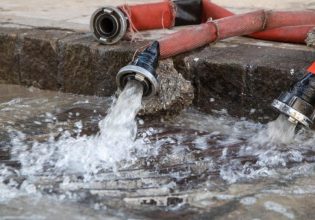 Παλαιό Φάληρο: Έσπασε αγωγός της ΕΥΔΑΠ – Διακοπή της κυκλοφορίας