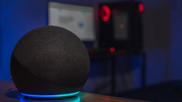 Η Amazon αποκαλύπτει την ανανεωμένη Alexa με χαρακτηριστικά AI