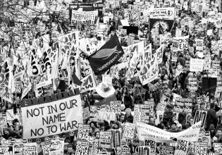 Αντίσταση και διαμαρτυρία: Ντοκουμέντα δικαίωσης ενός αιώνα από τον σπουδαίο Στιβ ΜακΚουίν