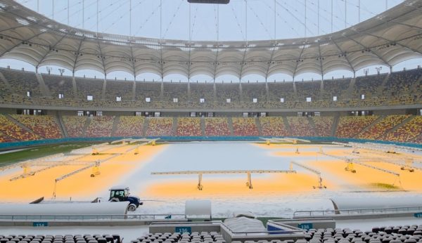 Η Στεάουα έβαλε τους οπαδούς της να καθαρίσουν το γήπεδο από το χιόνι (pic)