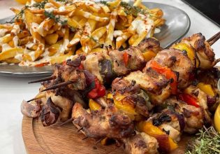 Taste Atlas: Η ελληνική κουζίνα χορταίνει τον πλανήτη – Το πιάτο που κατακτά την κορυφή