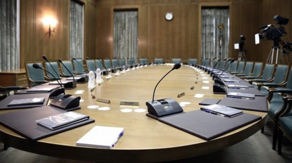 Ανασχηματισμός: Γιατί δεν μπορεί να σώσει μια κυβέρνηση που είναι με την πλάτη στον τοίχο