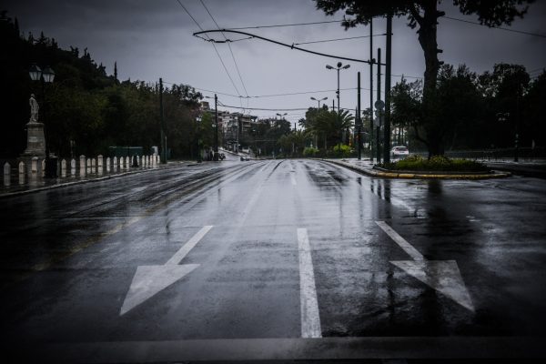 Καιρός: Βροχές, τσουχτερό κρύο και χιονοπτώσεις