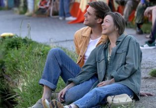 Η «Μπρίτζετ Τζόουνς» επιστρέφει ζώντας έναν γλυκόπικρο έρωτα με διαφορά ηλικίας