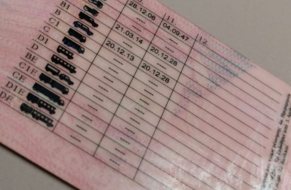 Οδήγηση: Με 300 ευρώ ανανέωσαν δίπλωμα 86χρονου με άνοια και καταρράκτη