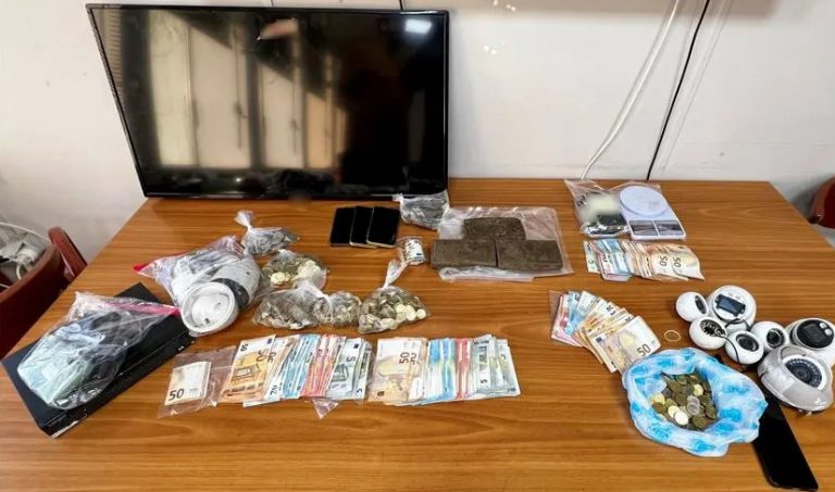 Εξαρθρώθηκε κύκλωμα διακίνησης ναρκωτικών στη Δυτική Αττική – Δεκαεπτά συλλήψεις
