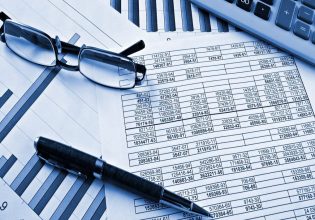 Κατατέθηκε στη Βουλή η διάταξη για τη μείωση των ασφαλιστικών εισφορών