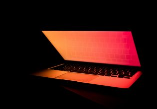 Βρετανία: Νέοι νόμοι κατά της δημιουργίας εικόνων σεξουαλικής κακοποίησης παιδιών με τεχνητή νοημοσύνη