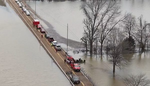 ΗΠΑ: Στο έλεος της κακοκαιρίας – Πλημμύρες με αγνοούμενους και νεκρούς