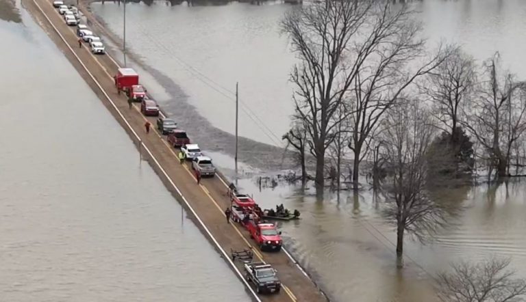 ΗΠΑ: Στο έλεος της κακοκαιρίας – Πλημμύρες με αγνοούμενους και νεκρούς