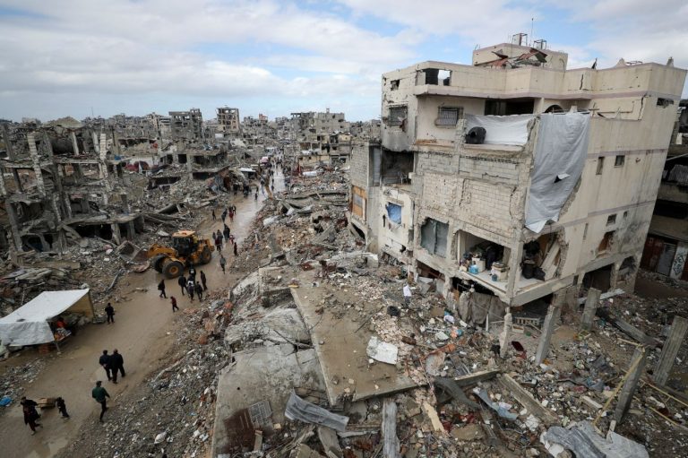 Γάζα: Έξι μωρά νεκρά από υποθερμία – Το Ισραήλ εμποδίζει την μεταφορά οικίσκων