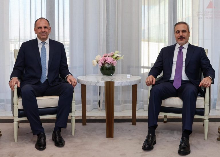 Συνάντηση Γεραπετρίτη με Φιντάν στο Κατάρ – Συζητήθηκαν διμερείς σχέσεις και διεθνείς εξελίξεις