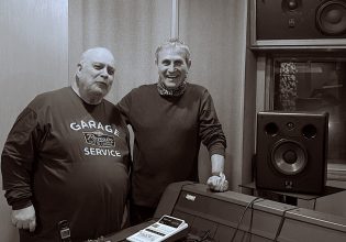 Ο Γιώργος Νταλάρας παρουσιάζει το νέο τραγούδι «Ελενίτσα» σε μουσική Γιάννη Ιωάννου