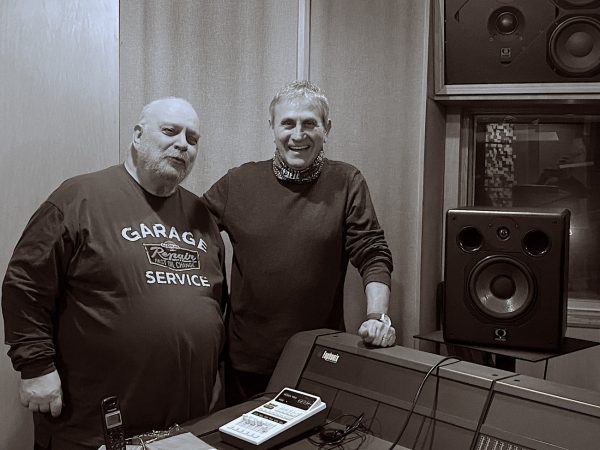 Ο Γιώργος Νταλάρας παρουσιάζει το νέο τραγούδι «Ελενίτσα» σε μουσική Γιάννη Ιωάννου