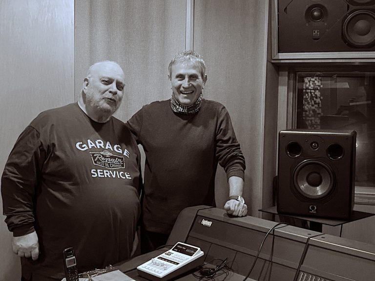 Ο Γιώργος Νταλάρας παρουσιάζει το νέο τραγούδι «Ελενίτσα» σε μουσική Γιάννη Ιωάννου