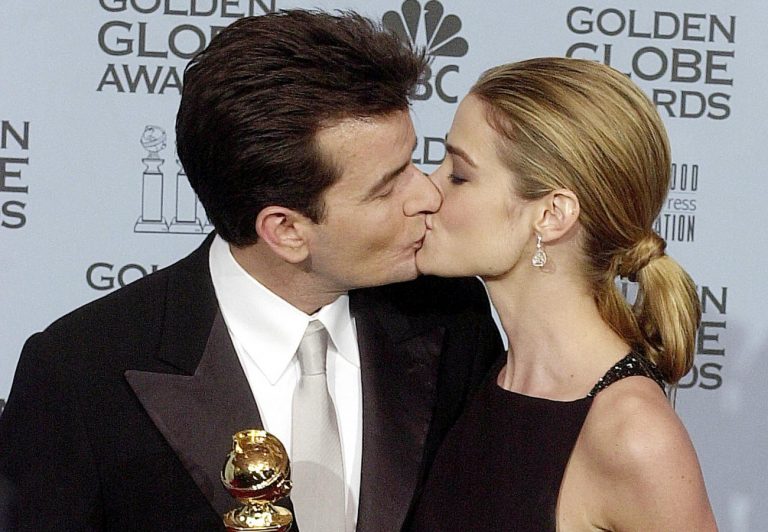 «Τις καταστρέψαμε!»: Η γνώμη της Ντενίζ Ρίτσαρντς για το πως αυτή και ο Τσάρλι Σιν μεγάλωσαν τις κόρες τους