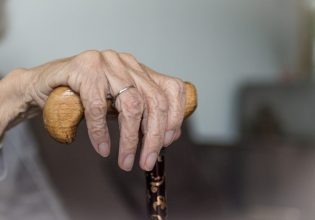 Λουκέτο σε γηροκομείο που λειτουργούσε παράνομα στη Λυκόβρυση – Επιβλήθηκε τσουχτερό πρόστιμο