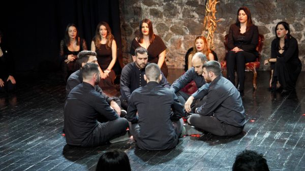 Η Τάνια Τρύπη μαζί με ειδικούς ψυχικής υγείας ανέβασαν μια ιδιαίτερη παράσταση