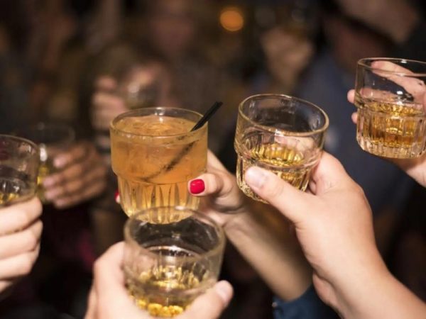 Θεσσαλονίκη: Στο νοσοκομείο δύο 16χρονες με οξεία μέθη – Συνελήφθη ο 51χρονος υπεύθυνος του μπαρ