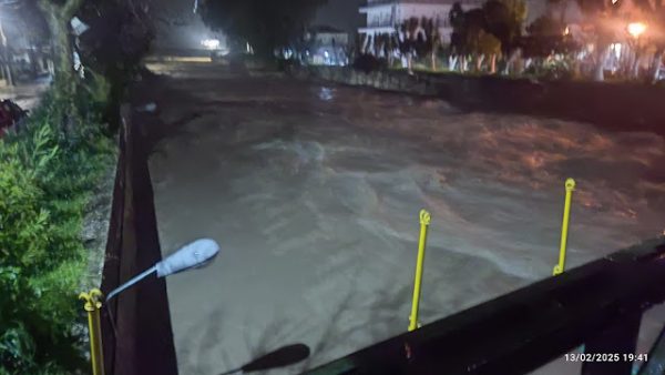 Κεφαλονιά: Σε κλοιό κακοκαιρίας – Πλημμύρισαν σπίτια και κάτοικοι εγκλωβίστηκαν σε αυτοκίνητα