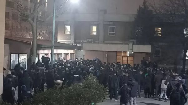 Ιράν: Διαδήλωση στο πανεπιστήμιο της Τεχεράνης μετά τη δολοφονία 19χρονου φοιτητή