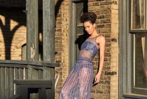 Η Τζάσμιν Σαβόι Μπράουν αποκάλυψε ότι ο σκηνοθέτης του «Scream 7» κλαίει κάθε μέρα στα γυρίσματα