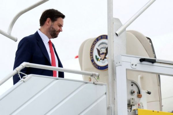 Γερμανία: Ο αντιπρόεδρος των ΗΠΑ δεν θα συναντηθεί με τον Σολτς αλλά με τον αντίπαλό του Μερτς