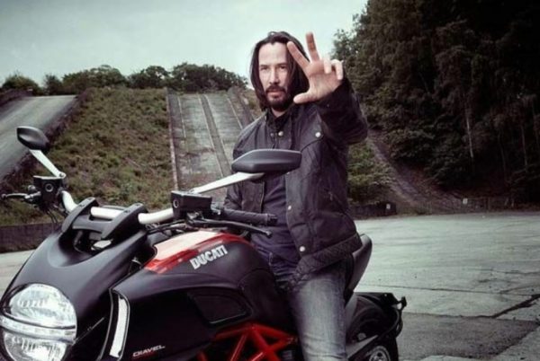 Ο ορισμός της απλότητας: Τα «μυστικά» του Κιάνου Ριβς στη σχέση του με την Αλεξάντρα Γκραντ