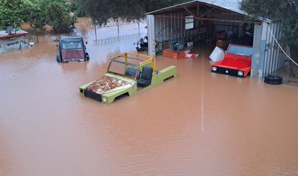 Κεφαλονιά: Ισχυρές βροχοπτώσεις έπνιξαν το νησί – Πλημμυρισμένες ιδιοκτησίες και εξαφανισμένοι δρόμοι