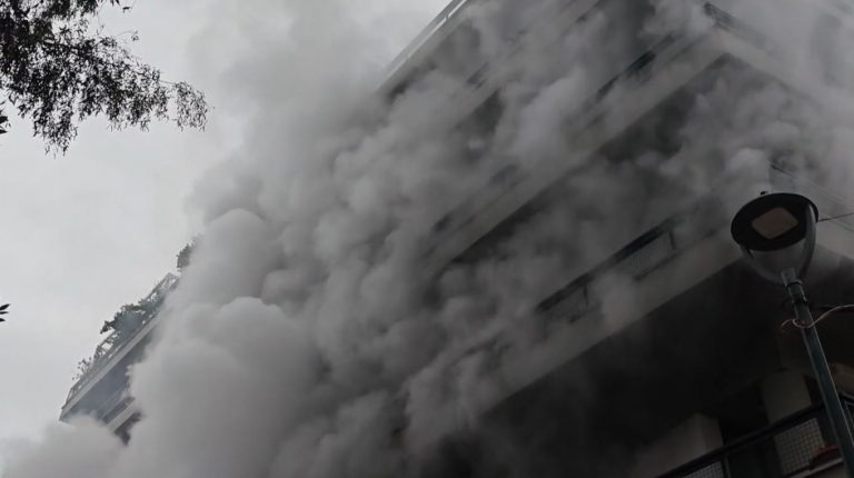 Φωτιά σε διαμέρισμα στο Κολωνάκι