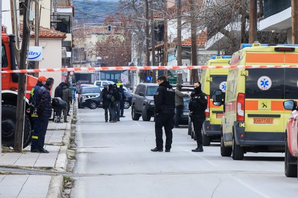 Λάρισα: «Πυροβόλησε άνδρα της ΕΚΑΜ» ο δράστης του διπλού φονικού στους Γόννους