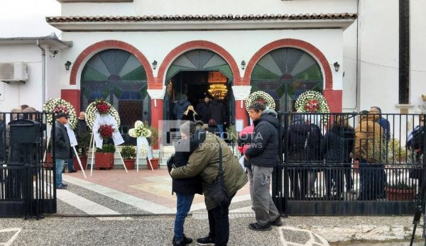 Λάρισα: Ανείπωτος πόνος στην κηδεία του άτυχου μεταφορέα που σκότωσε ο 60χρονος στους Γόννους