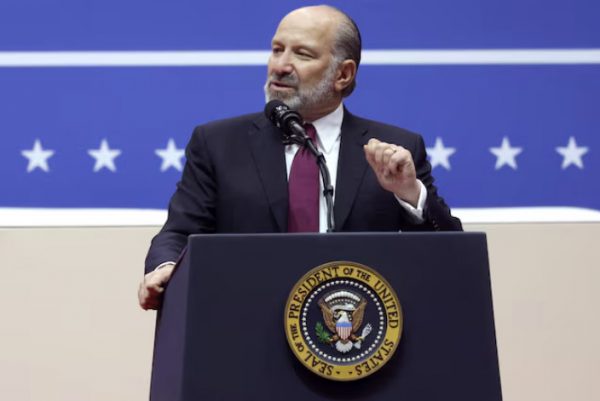 ΗΠΑ: Ο υπουργός Εμπορίου απειλεί με νέους δασμούς τον Καναδά και το Μεξικό