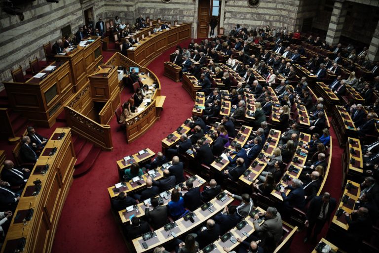 Το «πάρτι» στα δεξιά της ΝΔ – Ποιος «χτυπάει» ποιον και πόσο ανησυχεί το Μαξίμου